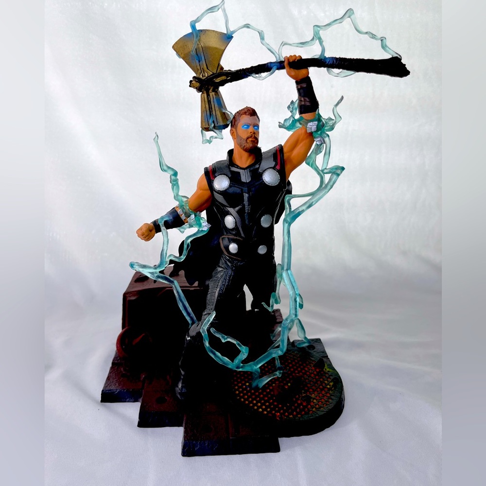 Thor Marvel Avengers Infinity War Statue